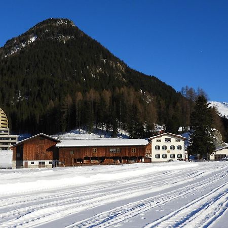 Hotel Pension Hof Zur Stilli Davos Exterior foto